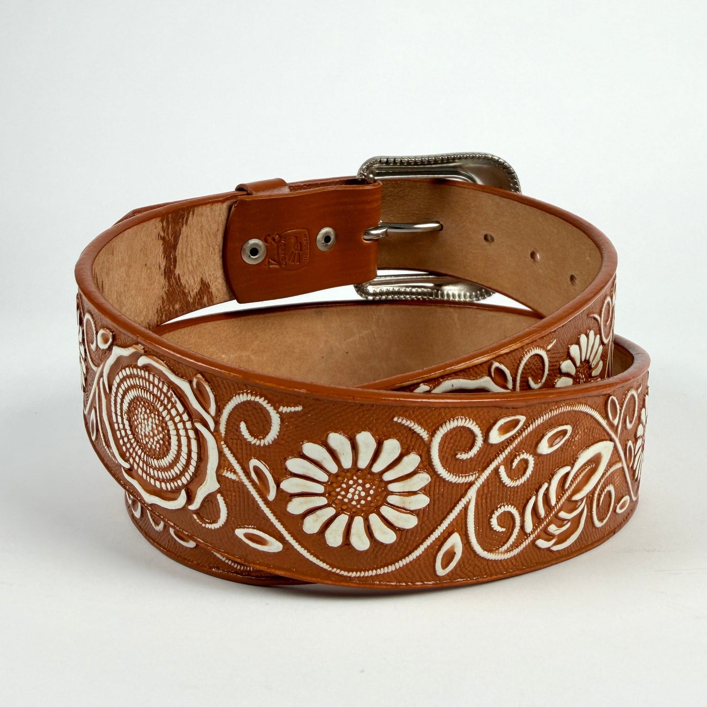 WESTERN FLORAL TOOLED LEATHER BELT WITH ENGRAVED SILVER BUCKLE – TAN & WHITE EMBOSSED DESIGN 003 MIEL