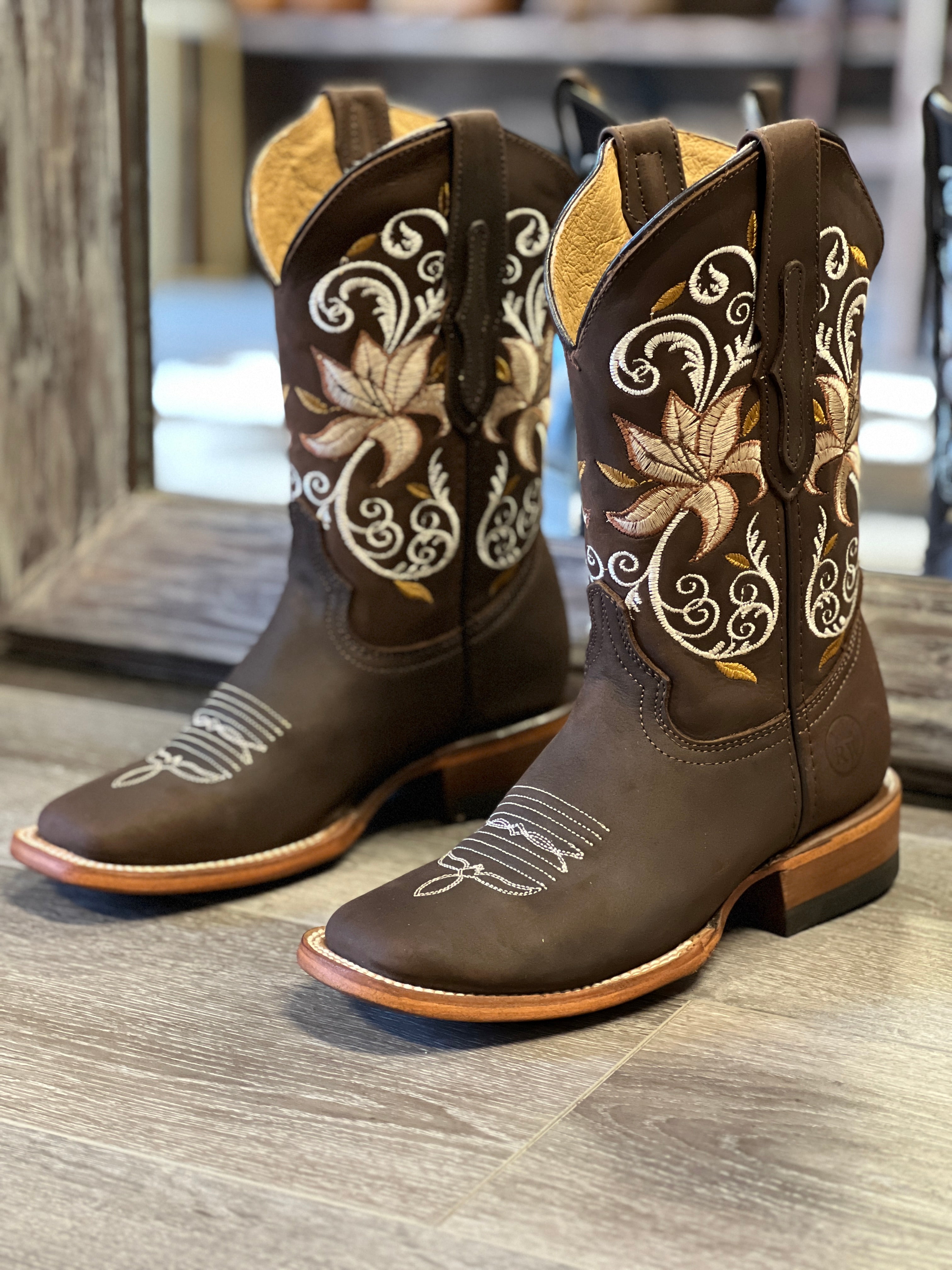 071 Magnolia Choco WesternBotas