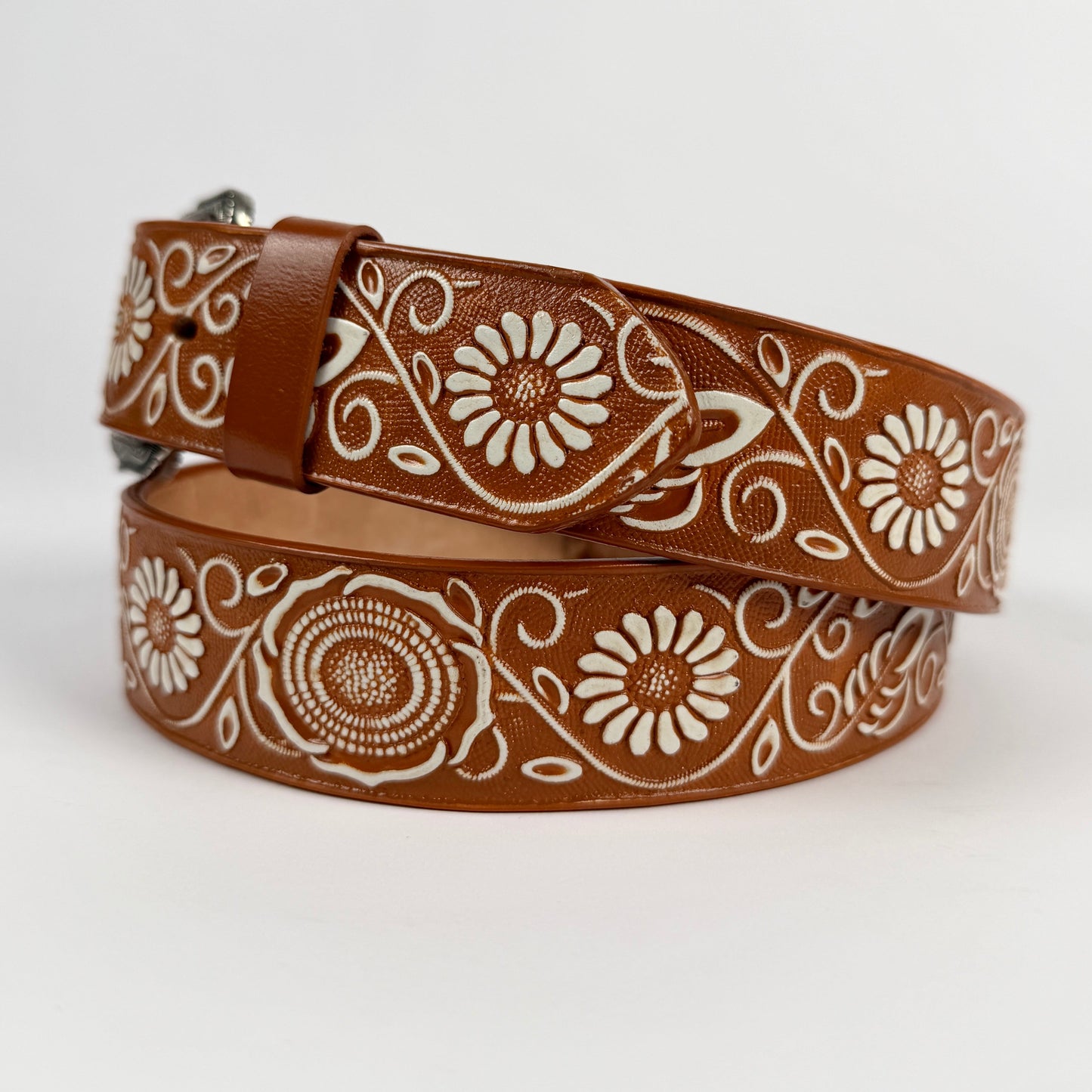 WESTERN FLORAL TOOLED LEATHER BELT WITH ENGRAVED SILVER BUCKLE – TAN & WHITE EMBOSSED DESIGN 003 MIEL