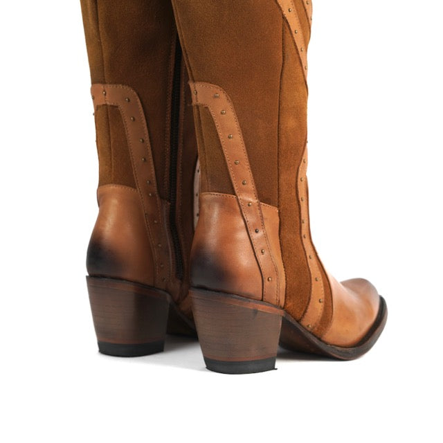 325 WACO CANELA CRAZY TAN WOMEN’S TAN LEATHER WESTERN BOOTS – KNEE-HIGH COWGIRL BOOTS WITH STUD DETAIL
