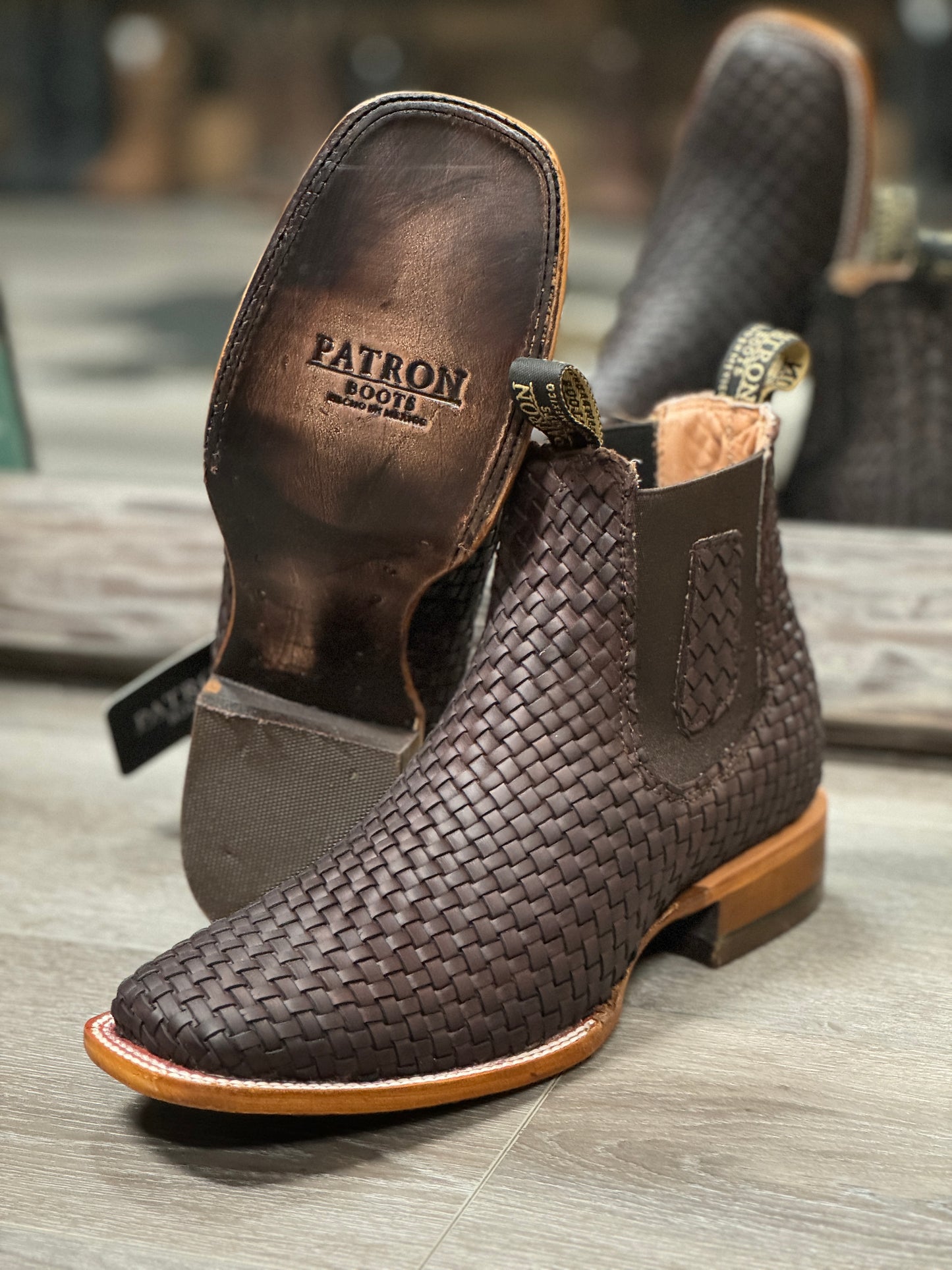 110 BOTIN PETATILLO BROWN